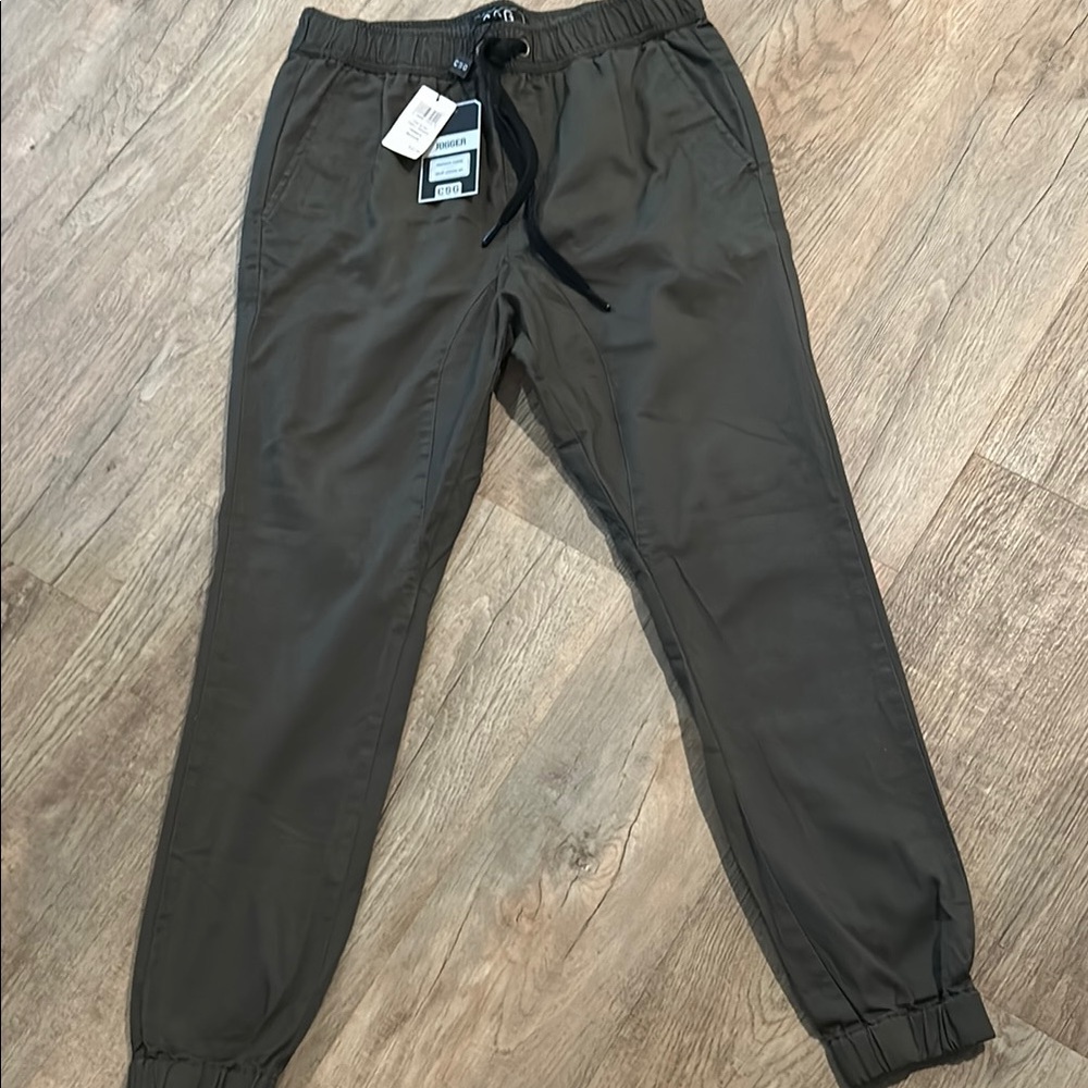 Men's Casual Jogger Pants in Olive Green new with tags Medium